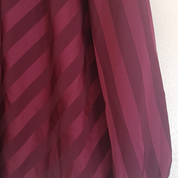 LIZ CLAIBORNE dressy red wine colored top. - Picture 3 of 5